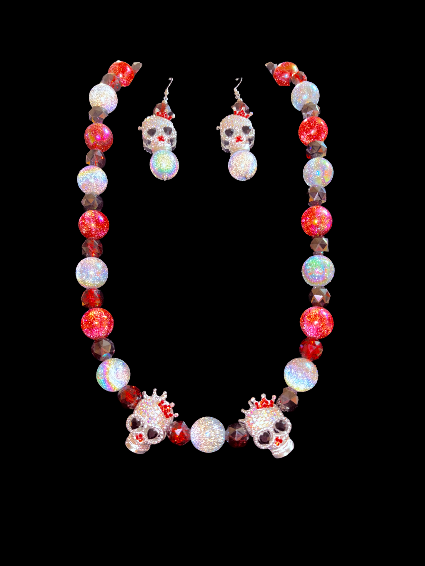 “Skulls, crowns, and fire-red power — this set is deadly glam. 💀👑🔥