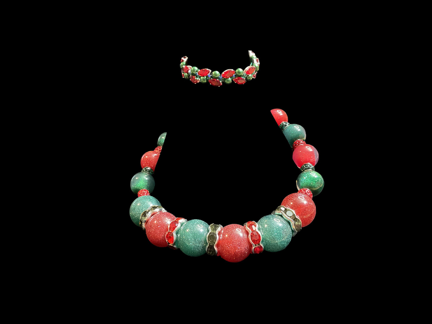 This necklace is pure holiday power, baby. 🎄💥