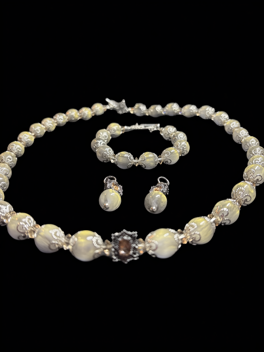 🔥 Oh, this set? It doesn’t whisper elegance — it commands attention.